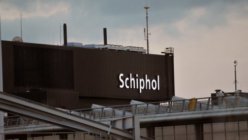 VANREDNA SITUACIJA NA AERODROMU SHIPHOL: Zabrinuti zbog visoko rizičnih akcija demonstranata na klimatskim protestima VANREDNA SITUACIJA NA AERODROMU SHIPHOL: Zabrinuti zbog visoko rizičnih akcija demonstranata na klimatskim protestima