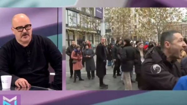МУРАЛ ЧОВЕКА КОЈИ ЈЕ УБИО 8.500 МУСЛИМАНА СТОЈИ НА 150 МЕТАРА ОД ШКОЛЕ! Кокан Младеновић криви Ратка Младића за убиства у Рибникару МУРАЛ ЧОВЕКА КОЈИ ЈЕ УБИО 8.500 МУСЛИМАНА СТОЈИ НА 150 МЕТАРА ОД ШКОЛЕ! Кокан Младеновић криви Ратка Младића за убиства у Рибникару