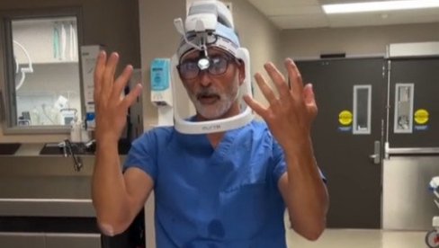 DOKTOR OBJASNIO: Zašto hirurzi ulaze u operacionu salu s podignutim rukama DOKTOR OBJASNIO: Zašto hirurzi ulaze u operacionu salu s podignutim rukama