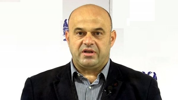 ТАКО СУ НАМ РЕКЛИ ДА РАДИМО! Проф. Стијак васпитавао студенте због аплауза после минута ћутања, па постао мета опозиционих медија ТАКО СУ НАМ РЕКЛИ ДА РАДИМО! Проф. Стијак васпитавао студенте због аплауза после минута ћутања, па постао мета опозиционих медија