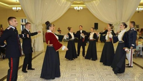 PRVI SRPSKI BAL NEKAD I SAD: Kragujevac oživljava tradiciju prestonih balova u zimskoj sezoni PRVI SRPSKI BAL NEKAD I SAD: Kragujevac oživljava tradiciju prestonih balova u zimskoj sezoni