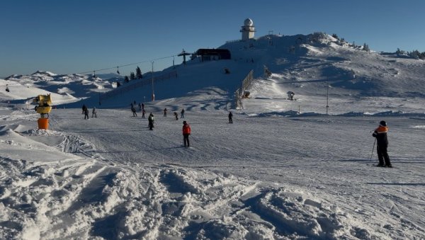 НА ЈАХОРИНИ ЗВАНИЧНО ОТВОРЕНА ЗИМСКА СЕЗОНА Иконић: Ски опенинг на Јахорини постао препознатљив туристички бренд НА ЈАХОРИНИ ЗВАНИЧНО ОТВОРЕНА ЗИМСКА СЕЗОНА Иконић: Ски опенинг на Јахорини постао препознатљив туристички бренд