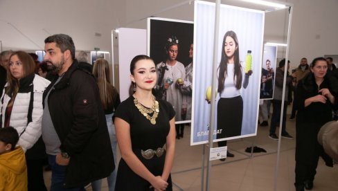 „EPOHA NASLEĐA“ U DRENOVCU: Otvorena izložba KUD „Spasovdanski vez“, nastavak prethodne postavkeAmanet (FOTO) „EPOHA NASLEĐA“ U DRENOVCU: Otvorena izložba KUD „Spasovdanski vez“, nastavak prethodne postavkeAmanet (FOTO)