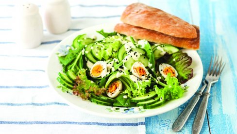 TRI ADUTA U ISHRANI TINEJDŽERA: Upozorenje stručnjaka - Proteini, kalcijum i gvožđe su neophodni (JELOVNIK) TRI ADUTA U ISHRANI TINEJDŽERA: Upozorenje stručnjaka - Proteini, kalcijum i gvožđe su neophodni (JELOVNIK)