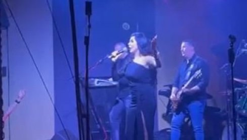 GDE GOD SE POJAVI, OBARA REKORDE: Tanja Savić priredila muzičko druženje na Jahorini (FOTO) GDE GOD SE POJAVI, OBARA REKORDE: Tanja Savić priredila muzičko druženje na Jahorini (FOTO)