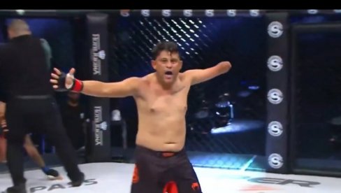 NOVO MMA ČUDO: Ima samo jednu ruku - a nokautira rivale kao od šale! (VIDEO) NOVO MMA ČUDO: Ima samo jednu ruku - a nokautira rivale kao od šale! (VIDEO)
