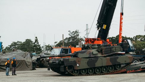 AMERIČKI BORBENI TENKOVI ABRAMS STIGLI U TAJVAN: Vašington kao najvažniji saveznik Tajpeja i najveći snabdevač oružjem izazvao ljutnju Kine AMERIČKI BORBENI TENKOVI ABRAMS STIGLI U TAJVAN: Vašington kao najvažniji saveznik Tajpeja i najveći snabdevač oružjem izazvao ljutnju Kine