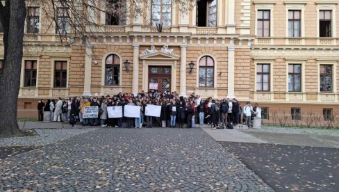 POSLE UNIVERZITETA U NOVOM PAZARU, OBUSTAVLJA SE BLOKADA I U NOVOM SADU POSLE UNIVERZITETA U NOVOM PAZARU, OBUSTAVLJA SE BLOKADA I U NOVOM SADU