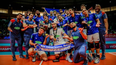 BRAZILCI SLAVILI U STILU MUTE NIKOLIĆA: Kruzeiro osvojio petu titulu klupskog prvaka sveta BRAZILCI SLAVILI U STILU MUTE NIKOLIĆA: Kruzeiro osvojio petu titulu klupskog prvaka sveta
