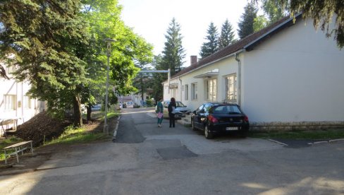 NEDU SPASAVALI POLA SATA: U bolnici u Surdulici juče naprasno preminula osmomesečna devojčica NEDU SPASAVALI POLA SATA: U bolnici u Surdulici juče naprasno preminula osmomesečna devojčica
