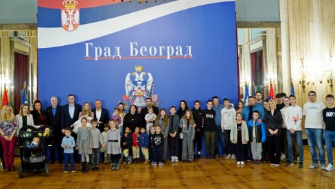 IZ KASE 26 MILIONA: Grad Beograd pomaže 101 porodicu sa više blizanaca IZ KASE 26 MILIONA: Grad Beograd pomaže 101 porodicu sa više blizanaca