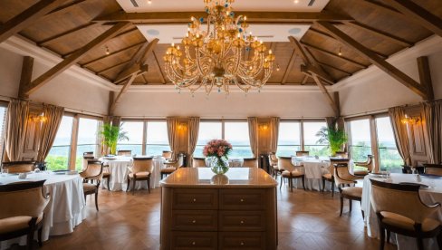 PRVA MICHELIN ZVEZDICA STIGLA U SRBIJU: Fleur de Sel, restoran Ateljea vina Šapat, dobitnik najprestižnije nagrade za gastronomski užitak PRVA MICHELIN ZVEZDICA STIGLA U SRBIJU: Fleur de Sel, restoran Ateljea vina Šapat, dobitnik najprestižnije nagrade za gastronomski užitak