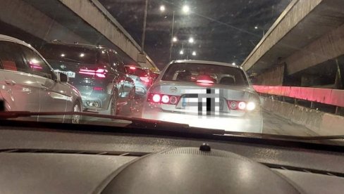 KOLAPS NA AUTOKOMANDI: Lančani sudar stvario ogromne gužve (FOTO) KOLAPS NA AUTOKOMANDI: Lančani sudar stvario ogromne gužve (FOTO)