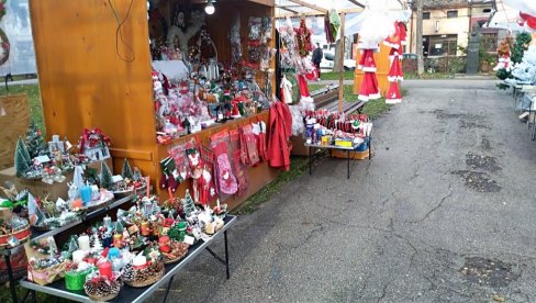PRAZNIČNA PRODAJA: Novogodišnji i božićni bazar u gradskom parku PRAZNIČNA PRODAJA: Novogodišnji i božićni bazar u gradskom parku