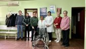 RUSKO SELO PRIMER SVIMA: Udruženja poklonila kolica seoskoj ambulanti RUSKO SELO PRIMER SVIMA: Udruženja poklonila kolica seoskoj ambulanti