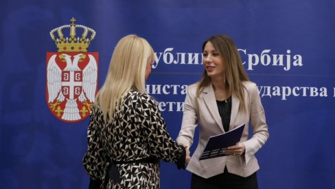 SOLARNI PANELI ZA ŠKOLU U NOVOM SADU : Ministarstvo finansira energetski projekat SOLARNI PANELI ZA ŠKOLU U NOVOM SADU : Ministarstvo finansira energetski projekat