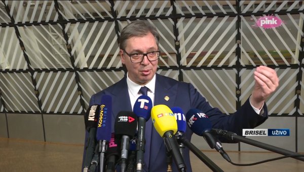 ХРВАТСКА НОВИНАРКА УПАДАЛА У РЕЧ, ВУЧИЋ ЈОЈ ОДГОВОРИО: Судови доносе одлуке, а не председник Републике - то је требало да научите ХРВАТСКА НОВИНАРКА УПАДАЛА У РЕЧ, ВУЧИЋ ЈОЈ ОДГОВОРИО: Судови доносе одлуке, а не председник Републике - то је требало да научите