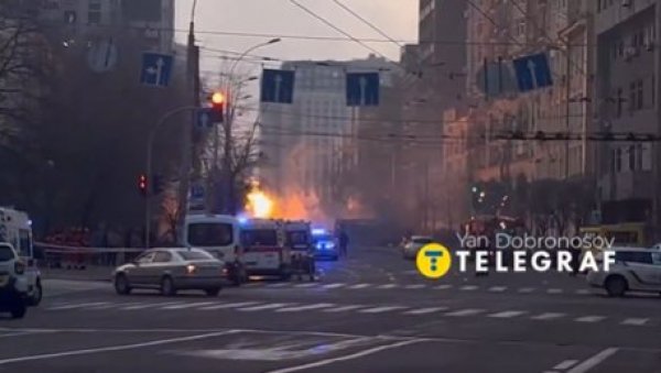 ИЗВРШЕН РАКЕТНИ НАПАД НА КИЈЕВ: Широм града букнули пожари, има мртвих (ВИДЕО) ИЗВРШЕН РАКЕТНИ НАПАД НА КИЈЕВ: Широм града букнули пожари, има мртвих (ВИДЕО)