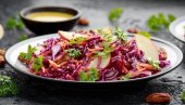 SALATA SA CRVENIM KUPUSOM, ŠARGAREPOM I JABUKAMA: Savršena kombinacija sastojaka za zdrav obrok SALATA SA CRVENIM KUPUSOM, ŠARGAREPOM I JABUKAMA: Savršena kombinacija sastojaka za zdrav obrok