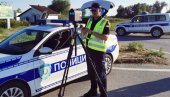 MAKEDONAC UDARIO U VOZILO SAOBRAĆAJNE POLICIJE: Povređen saobraćajac MAKEDONAC UDARIO U VOZILO SAOBRAĆAJNE POLICIJE: Povređen saobraćajac