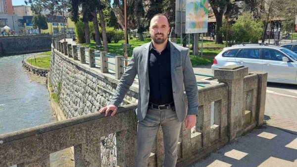 САМО ЖЕЛИМ ДА ВИЂАМ ДЕТЕ: Драгомир Секулић годинама доказује да неутврђеног дана у неутврђено време није био насилан САМО ЖЕЛИМ ДА ВИЂАМ ДЕТЕ: Драгомир Секулић годинама доказује да неутврђеног дана у неутврђено време није био насилан