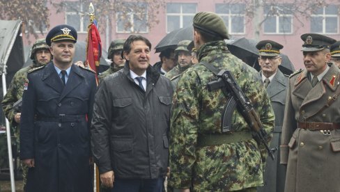 SRBIJA MORA DA IMA JAKU I SPREMNU VOJSKU Ministar Gašić na polaganju zakletve vojnika generacije „decembar 2024“ (FOTO) SRBIJA MORA DA IMA JAKU I SPREMNU VOJSKU Ministar Gašić na polaganju zakletve vojnika generacije „decembar 2024“ (FOTO)