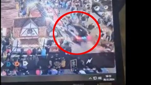 (UZNEMIRUJUĆE) SNIMAK TERORISTIČKOG NAPADA U NEMAČKOJ: Automobil kosi ljude pri punoj brzini (VIDEO) (UZNEMIRUJUĆE) SNIMAK TERORISTIČKOG NAPADA U NEMAČKOJ: Automobil kosi ljude pri punoj brzini (VIDEO)