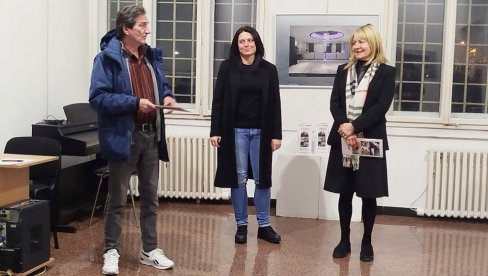 ИЗЛОЖБА „LAYOUT - ПОСЛОВНО-СТАМБЕНИ ПРОСТОРИ“: Професорке крагујевачког ФИЛУМ представљене у Параћину (ФОТО) ИЗЛОЖБА „LAYOUT - ПОСЛОВНО-СТАМБЕНИ ПРОСТОРИ“: Професорке крагујевачког ФИЛУМ представљене у Параћину (ФОТО)