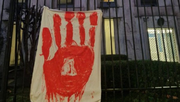 ЦРВЕНА РУКА ЈЕ ФРАНШИЗА, ПРВИ СУ ЈЕ КОРИСТИЛИ АЛБАНЦИ: Мрзе све што је српско ЦРВЕНА РУКА ЈЕ ФРАНШИЗА, ПРВИ СУ ЈЕ КОРИСТИЛИ АЛБАНЦИ: Мрзе све што је српско