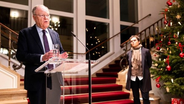 ФОЛКСВАГЕН УКИДА 35.000 РАДНИХ МЕСТА: Немачка компанија у кризи ФОЛКСВАГЕН УКИДА 35.000 РАДНИХ МЕСТА: Немачка компанија у кризи