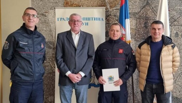 НАЈБОЉИ ПОЛИЦАЈАЦ И ВАТРОГАСАЦ: У општини Земун уручена традиционална признања НАЈБОЉИ ПОЛИЦАЈАЦ И ВАТРОГАСАЦ: У општини Земун уручена традиционална признања