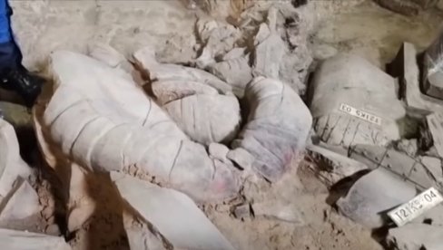 OTKRIVEN JOŠ JEDAN GENERAL: Iskopavanje kineskih terakota vojnika otkriva nove tajne civilizacije (VIDEO) OTKRIVEN JOŠ JEDAN GENERAL: Iskopavanje kineskih terakota vojnika otkriva nove tajne civilizacije (VIDEO)