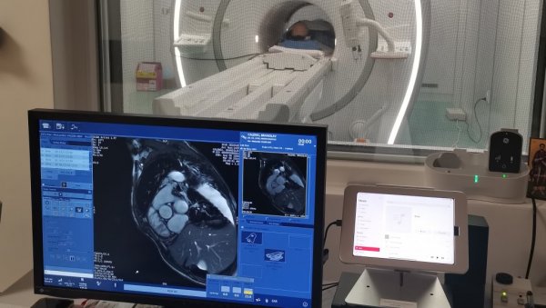 НА РЕДУ ЈЕ БРИСАЊЕ ЛИСТЕ ЗА МАГНЕТ: Укинути спискови за операцију катаракте, радили у две смене НА РЕДУ ЈЕ БРИСАЊЕ ЛИСТЕ ЗА МАГНЕТ: Укинути спискови за операцију катаракте, радили у две смене