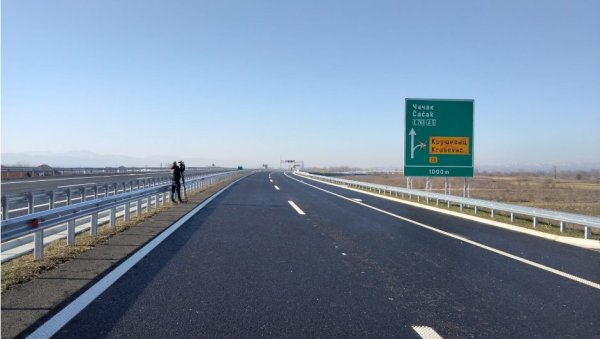 СРБИЈА У БРОЈУ КИЛОМЕТАРА ГРАДИ НАЈВЕЋИ ДЕО АУТОПУТЕВА У ЕВРОПИ: Вучић - Морамо да размишљамо о свим деловима земље СРБИЈА У БРОЈУ КИЛОМЕТАРА ГРАДИ НАЈВЕЋИ ДЕО АУТОПУТЕВА У ЕВРОПИ: Вучић - Морамо да размишљамо о свим деловима земље