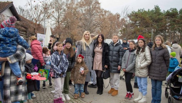 ПОРОДИЧНА БАЈКА НА ШЕТАЛИШТУ: Дводневно новогодишње дружење становника савских блокова веома посећено ПОРОДИЧНА БАЈКА НА ШЕТАЛИШТУ: Дводневно новогодишње дружење становника савских блокова веома посећено