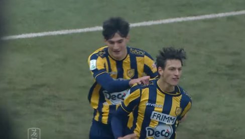 SKANDAL NA APENINIMA! Praunuk čuvenog diktatora dao prvenac, publika slavila fašističkim pozdravima SKANDAL NA APENINIMA! Praunuk čuvenog diktatora dao prvenac, publika slavila fašističkim pozdravima