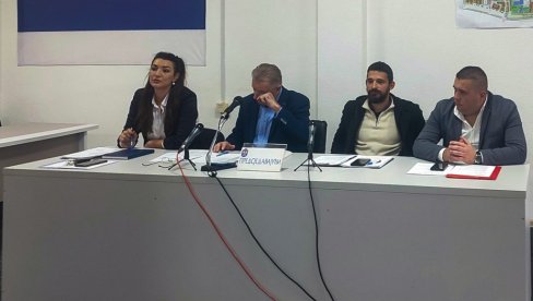 NASTAVLJA SE POLITIČKA KRIZA U GACKU: Sednica ponovo prekinuta, većina i dalje upitna NASTAVLJA SE POLITIČKA KRIZA U GACKU: Sednica ponovo prekinuta, većina i dalje upitna