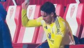 SRBIN SE BAŠ OBRUKAO! Evo kako je Dušan Vlahović stigao na stub srama u Italiji (VIDEO) SRBIN SE BAŠ OBRUKAO! Evo kako je Dušan Vlahović stigao na stub srama u Italiji (VIDEO)