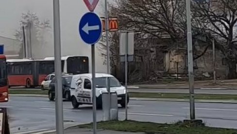 VELIKI POŽAR U BLIZINI ADE CIGANLIJE: Vatrena stihija ne prestaje, stigla nova vatrogasna vozila (VIDEO) VELIKI POŽAR U BLIZINI ADE CIGANLIJE: Vatrena stihija ne prestaje, stigla nova vatrogasna vozila (VIDEO)