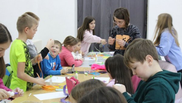ЖИВЕО РАСПУСТ! Креативне радионице за краљевачке основце ЖИВЕО РАСПУСТ! Креативне радионице за краљевачке основце