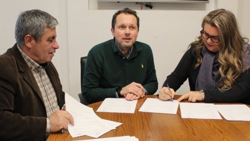 UČENJE ZA - POSLODAVCA: Partneri iz Nemačke posetili Tehničku školu i opštinu u Vlasotincu UČENJE ZA - POSLODAVCA: Partneri iz Nemačke posetili Tehničku školu i opštinu u Vlasotincu