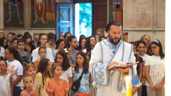 МОРАМО ДА ПАМТИМО ЖРТВЕ, А НЕ ЗЛОЧИН: Родитељи ђакона Бранислав Рајковића убијени на кућном прагу, а он се вратио у родну Херцеговину МОРАМО ДА ПАМТИМО ЖРТВЕ, А НЕ ЗЛОЧИН: Родитељи ђакона Бранислав Рајковића убијени на кућном прагу, а он се вратио у родну Херцеговину