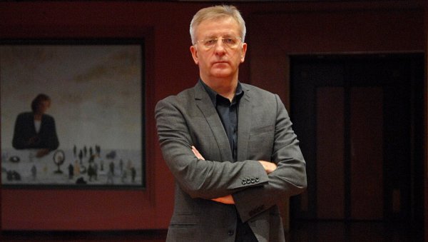 ЗЛАТНИ ЋУРАН БРАНИМИРУ БРСТИНИ: Награда фестивала Дани комедије у Јагодини за животно дело ЗЛАТНИ ЋУРАН БРАНИМИРУ БРСТИНИ: Награда фестивала Дани комедије у Јагодини за животно дело