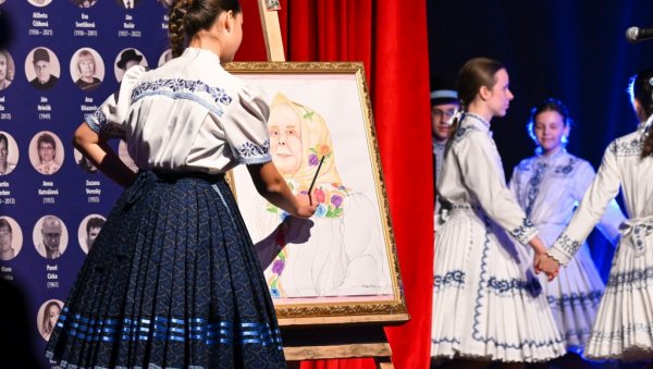 КОВАЧИЦА НА МАПИ УНЕСКА : Наивно сликарство Словака проглашено културним наслеђем света (ФОТО) КОВАЧИЦА НА МАПИ УНЕСКА : Наивно сликарство Словака проглашено културним наслеђем света (ФОТО)