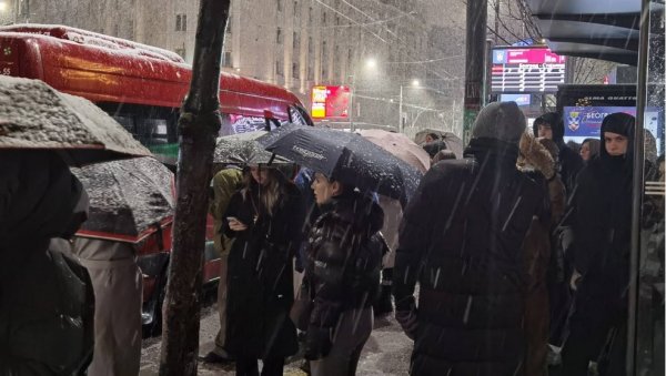 ВЕЧЕРАС СТИЖЕ СНЕГ У СРБИЈУ: РХМЗ управо издао хитно упозорење - биће га у јачим епизодама, а ево где ће најјаче да веје