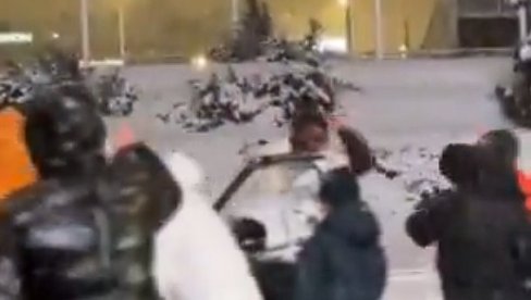 HAOS ISPRED ARENE POSLE DERBIJA: Vidite šta su radili navijači i Kodi Miler Mekintajer (VIDEO) HAOS ISPRED ARENE POSLE DERBIJA: Vidite šta su radili navijači i Kodi Miler Mekintajer (VIDEO)