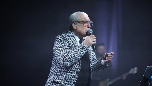30 GODINA LJUBAVI IZ BEOGRADA: Željko Samardžić održao prvi od velikih prednovogodišnjih koncerata (FOTO) 30 GODINA LJUBAVI IZ BEOGRADA: Željko Samardžić održao prvi od velikih prednovogodišnjih koncerata (FOTO)