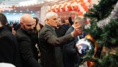 ISPUNJAVAJU ŽELJE DECI BEZ RODITELJA: Humanitarni novogodišnji koktel Grada Vršca ISPUNJAVAJU ŽELJE DECI BEZ RODITELJA: Humanitarni novogodišnji koktel Grada Vršca