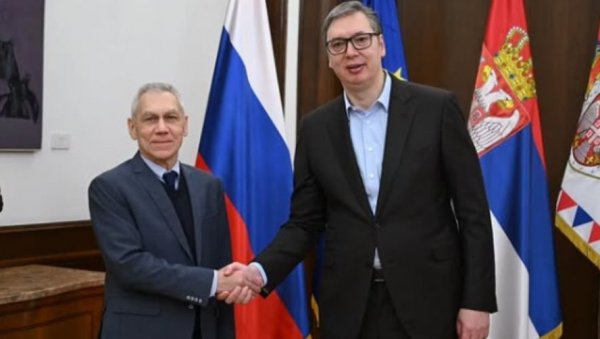 ВУЧИЋ СА РУСКИМ АМБАСАДОРОМ ХАРЧЕНКОМ: Да предстојећа година донесе прекид свих сукоба и дуго очекивани мир за све (ФОТО) ВУЧИЋ СА РУСКИМ АМБАСАДОРОМ ХАРЧЕНКОМ: Да предстојећа година донесе прекид свих сукоба и дуго очекивани мир за све (ФОТО)