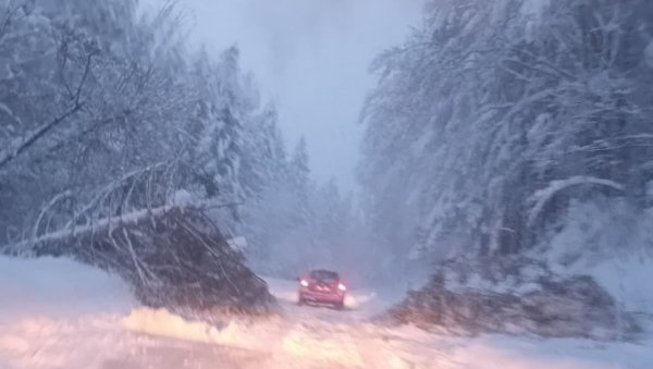 ЗА 24 ЧАСА СПАСЕНО ОСАМ ОСОБА И ЈЕДНА БЕБА: Припадници МУП-а Српске даноноћно раде на помагању становништву у завејаним подручјима ЗА 24 ЧАСА СПАСЕНО ОСАМ ОСОБА И ЈЕДНА БЕБА: Припадници МУП-а Српске даноноћно раде на помагању становништву у завејаним подручјима